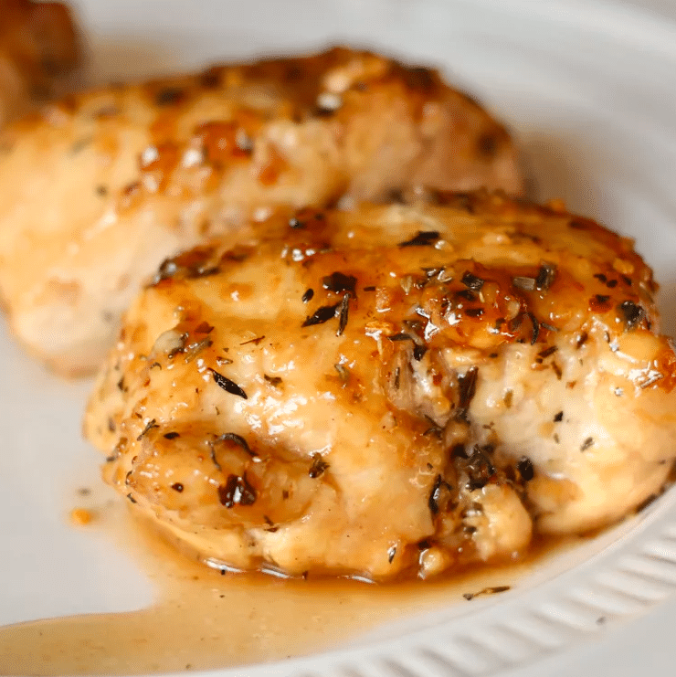 “Simple and Flavorful Garlic-Brown Sugar Chicken Thighs”